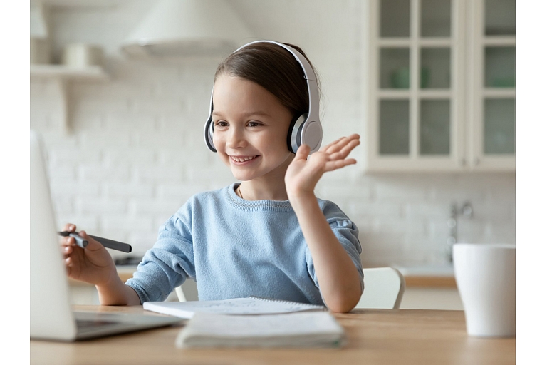 Remote speech therapist consultations and classes