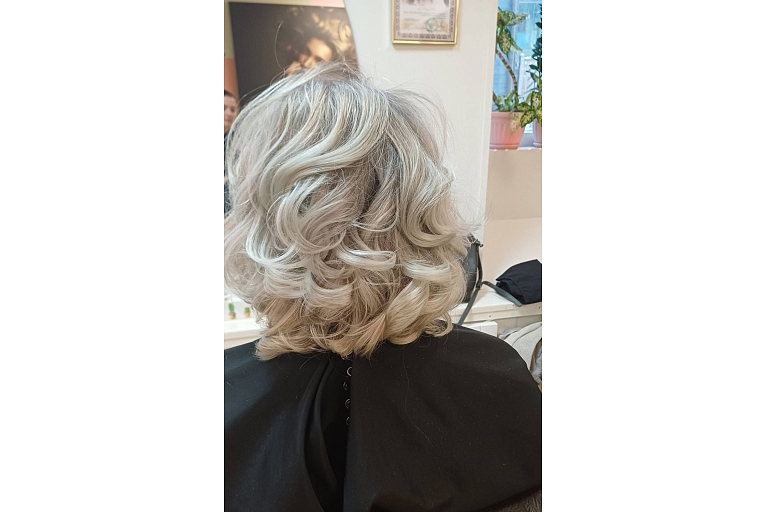 Hairstyle for short hair