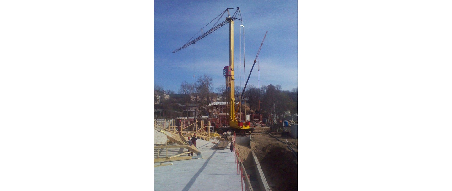 Motor cranes