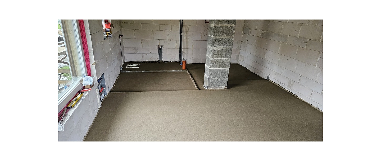 Concrete floor for the house