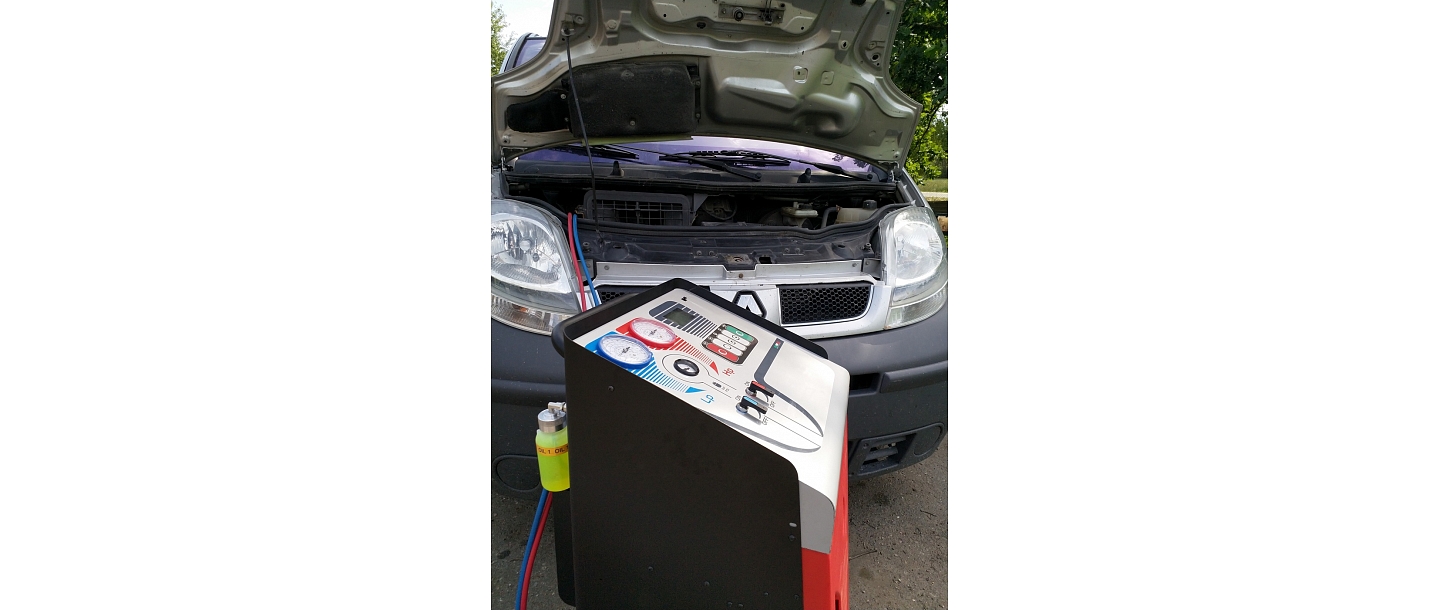 Car air conditioner maintenance and refilling