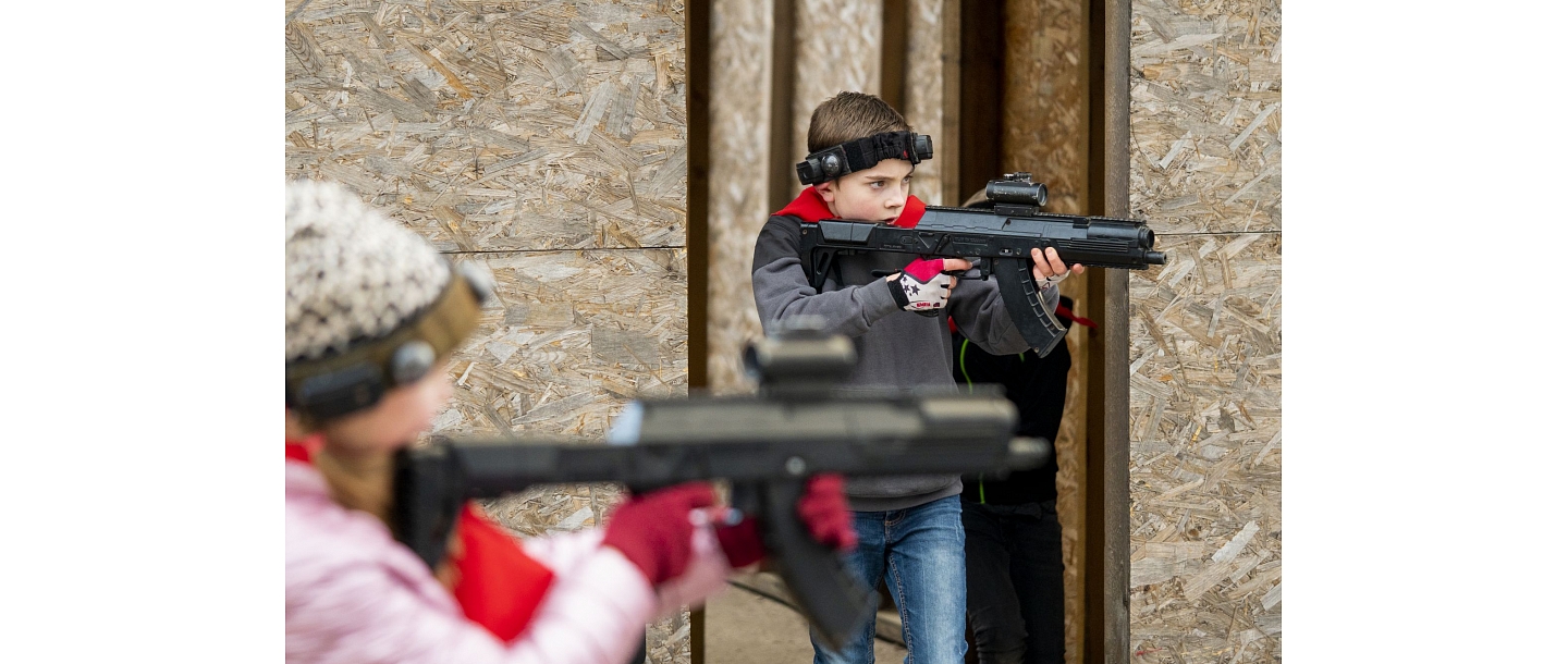 GunsnLasers izklaides parks