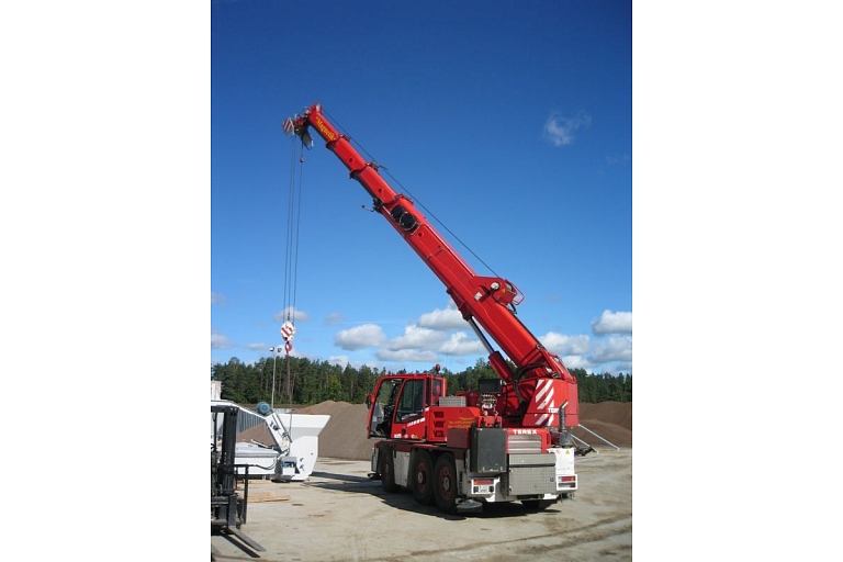 Motor cranes