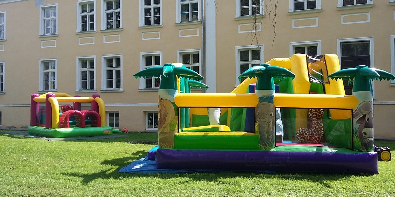 Bouncy castles hire