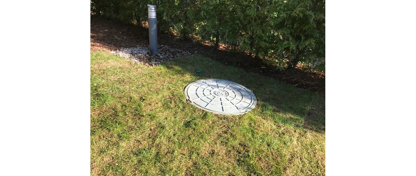 Колодец с люком для доступа