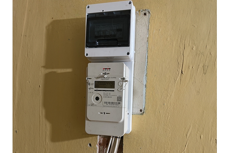 Electrical installation meter installation