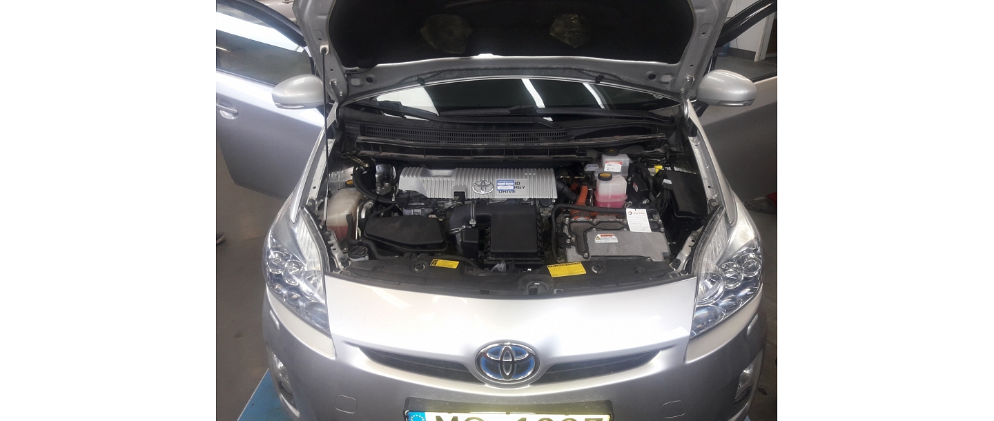 engine bay Prius