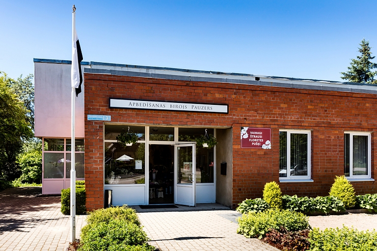 Apbedīšanas birojs Pauzers