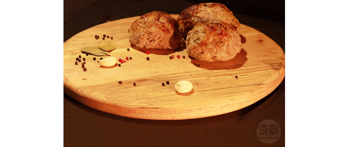 Smoked foods and culinary delights for different tastes