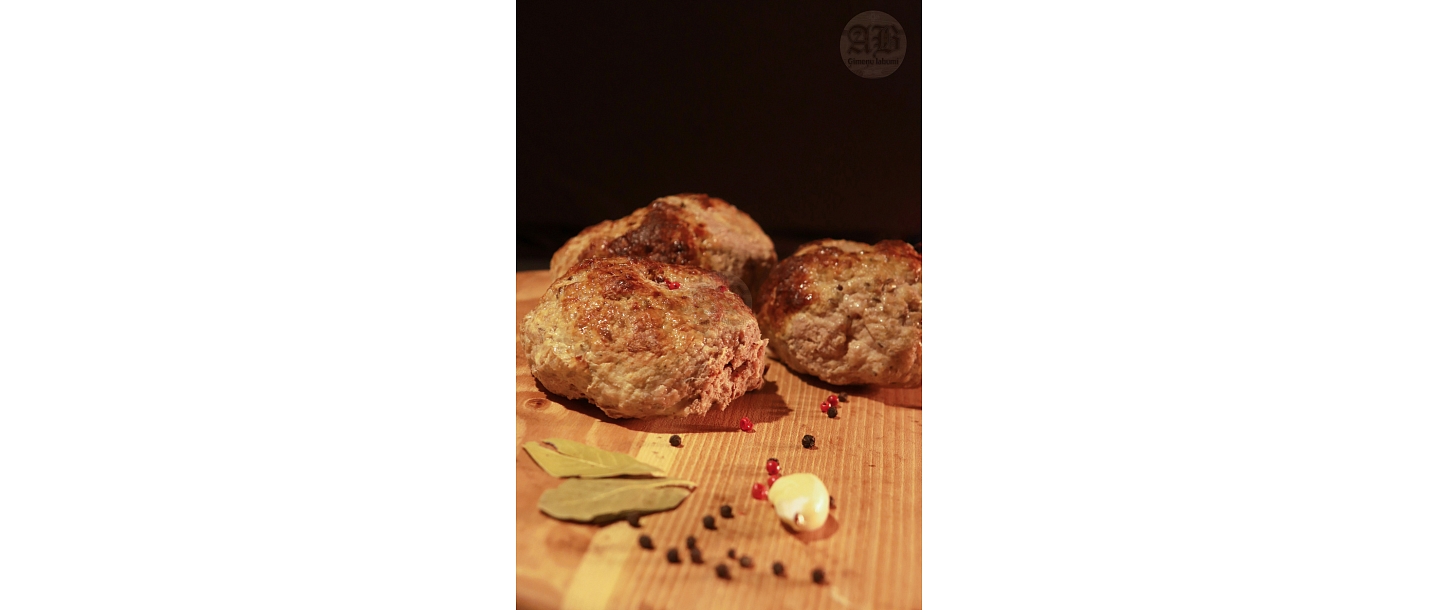 Smoked foods and culinary delights for different tastes