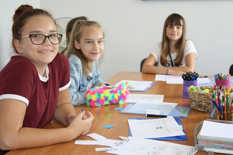 Aizraujošas valodu nometnes vasaras brīvlaikā Skrivanek