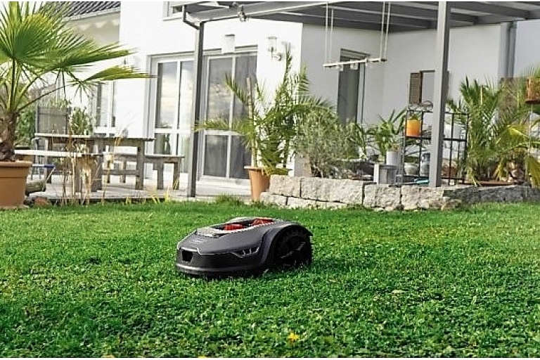 Lawn mowers robots