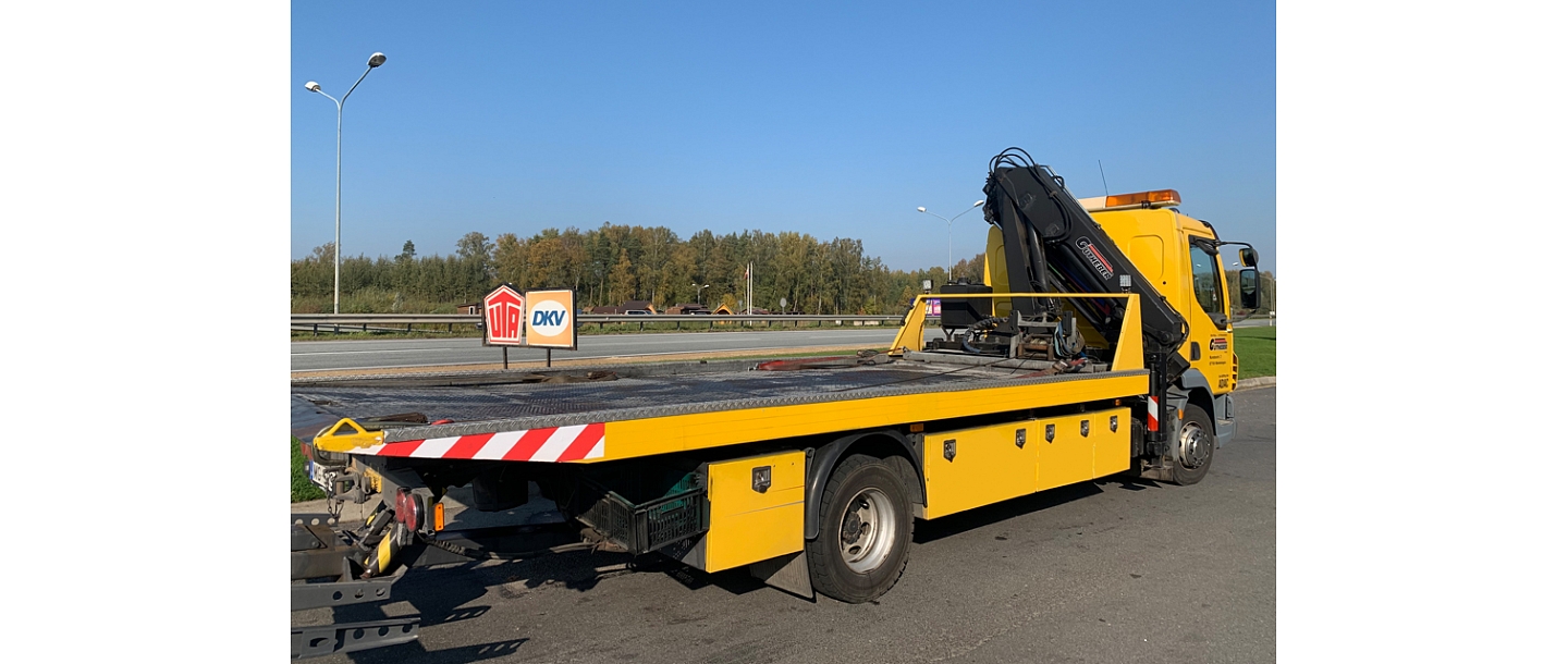 pilnībā aprīkots ārkārtas evakuācijas un transportēšanas pakalpojumiem