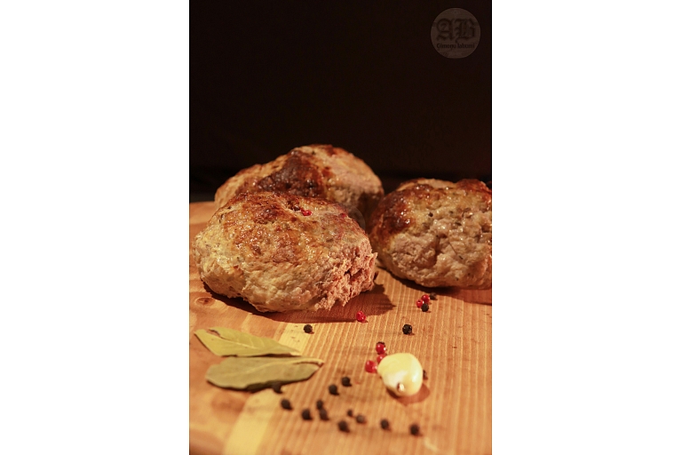 Smoked foods and culinary delights for different tastes