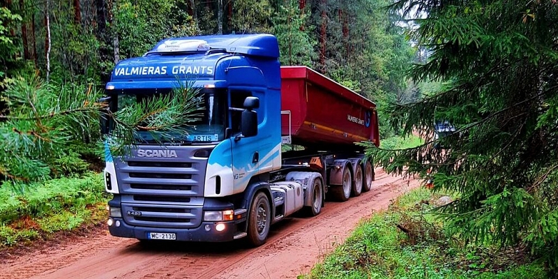 Delivery and installation of mineral materials