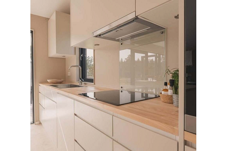 White modern kitchen