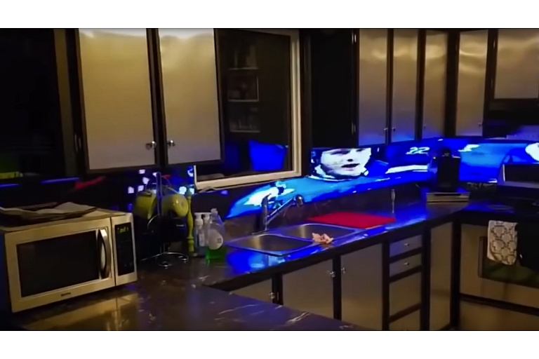 Светодиодные видеопанели на кухне