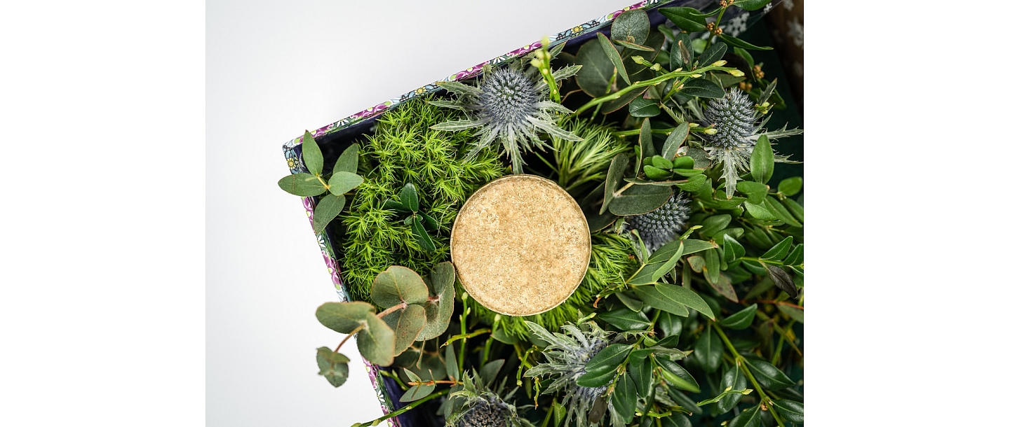 Cosmetics without packaging