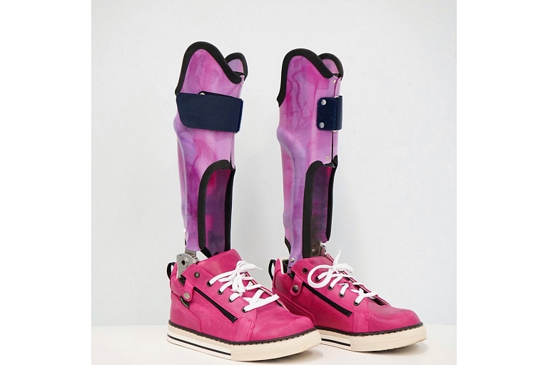 Orthotic shoes