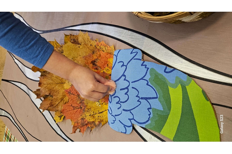 Sensory activity with natural materials