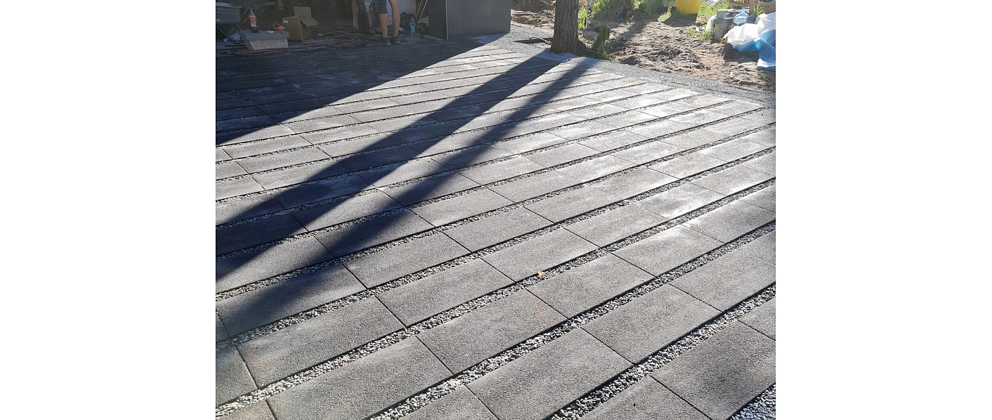 Modern paving design with decorative lines