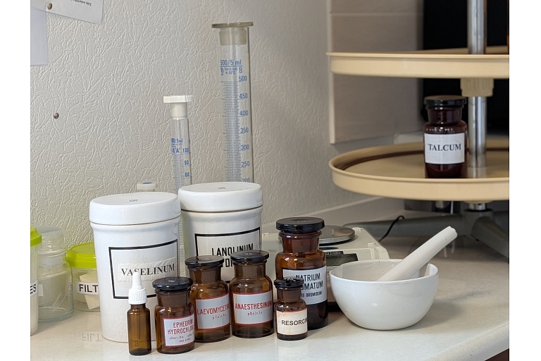 Preparation of medicines according to individual prescriptions