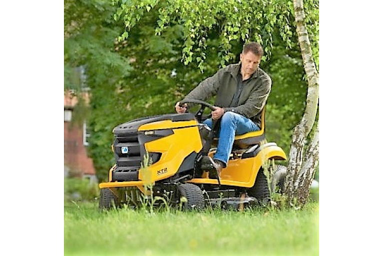 Lawnmower tractors