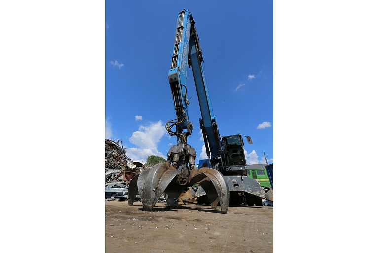 Loading and unloading of scrap metal