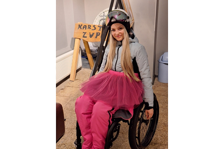 Clothing for people in wheelchairs