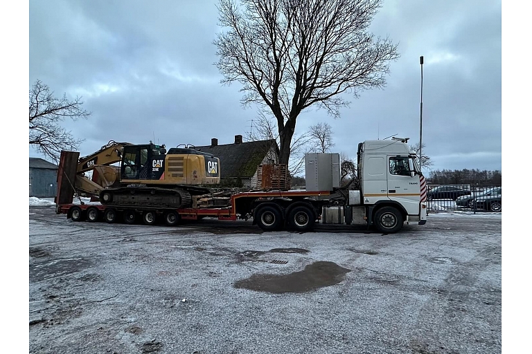 Delivery of road construction equipment
