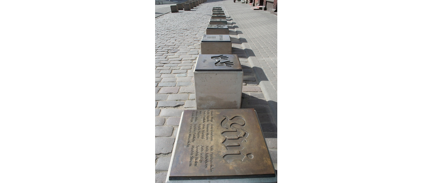 Развитие инноваций и креативных идей, вдохновлён обществом и культурой.