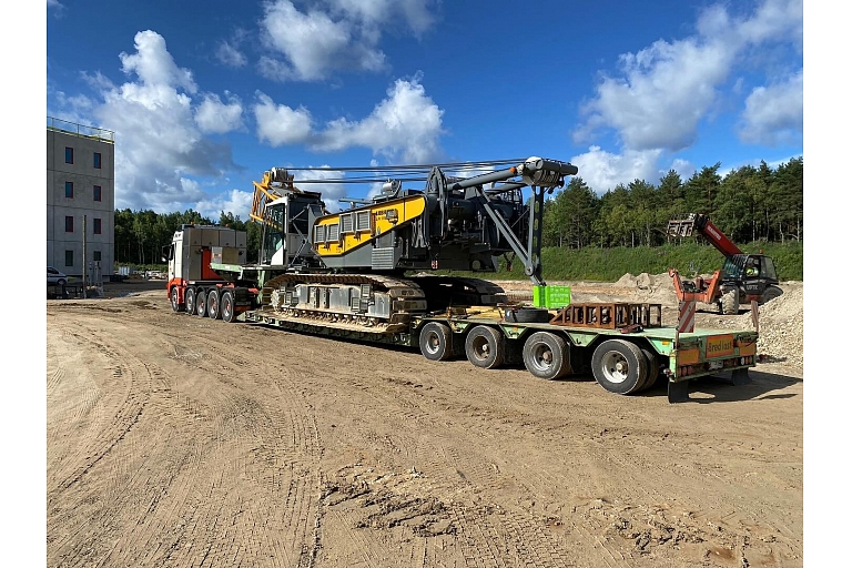 Agricultural machinery transport