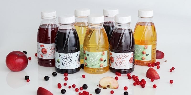 Fruit and berry vinegars