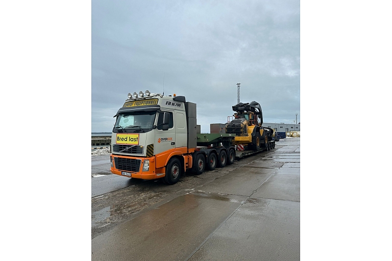Oversized cargo transportation