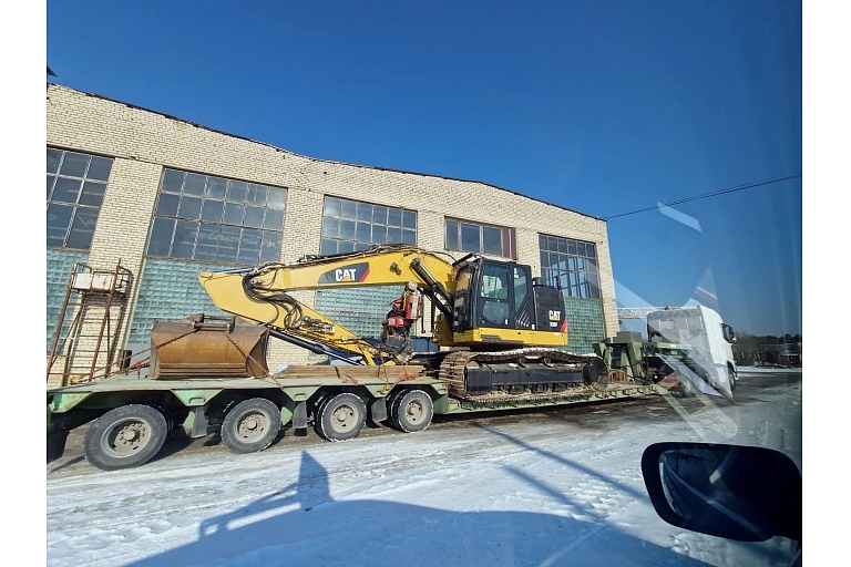 Road construction equipment transport
