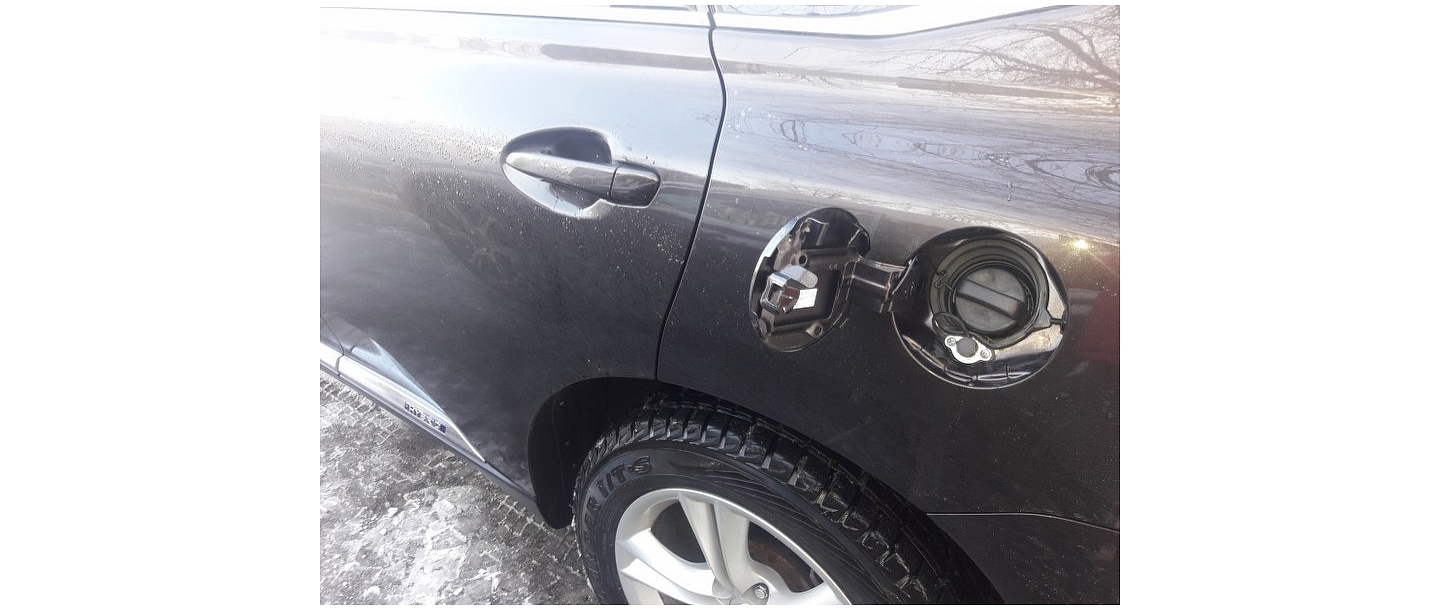 filling under the petrol cap