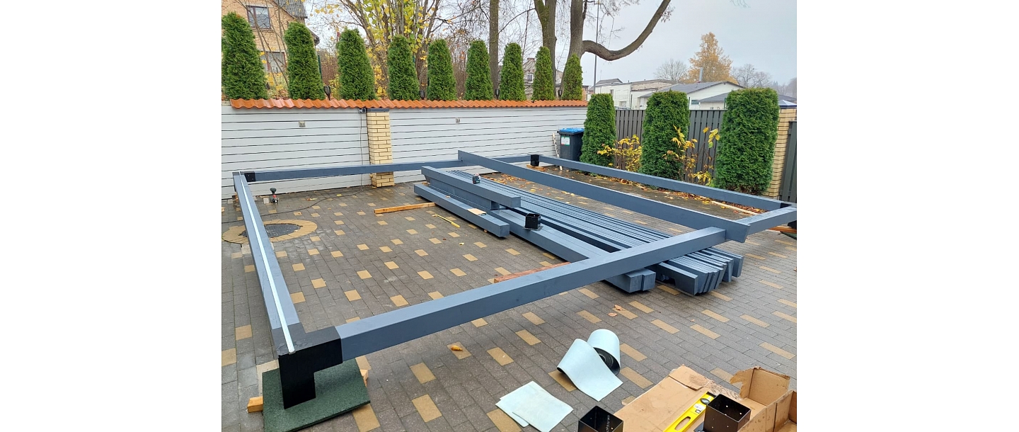 Complete pergola sets and additional accessories