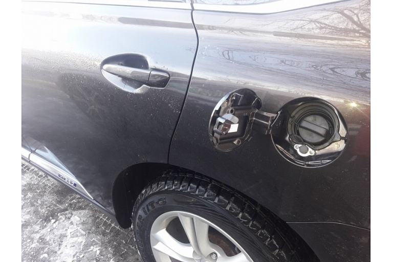 filling under the petrol cap