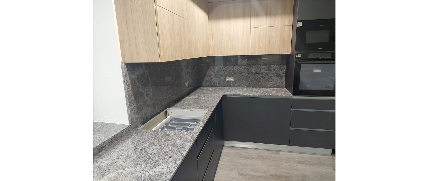 Vizague Blue granīta virtuves virsma, Beberbeķi