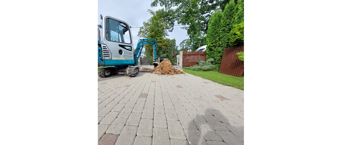 Using an excavator for earthworks