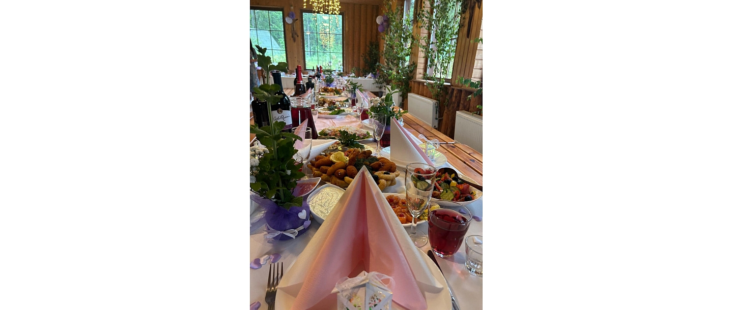 Banquet table setting