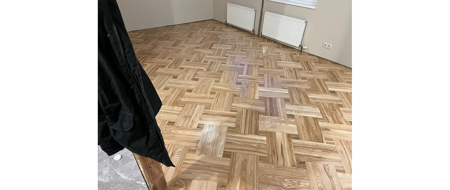 Parquet board tinting and oiling