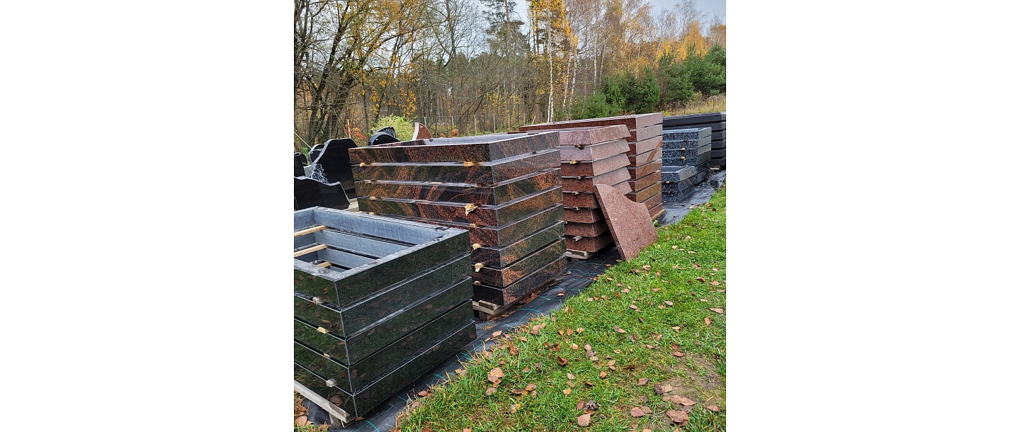 Grave curbs