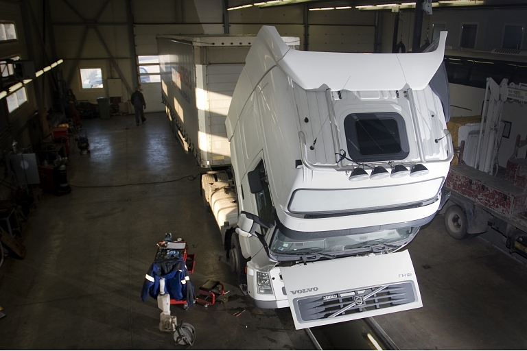 Freight car center