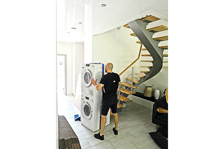 Moving service