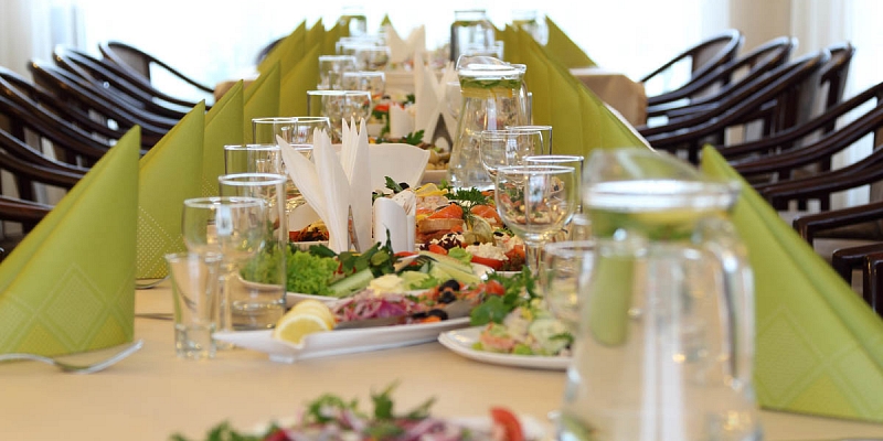 Organization of banquets and funeral feasts