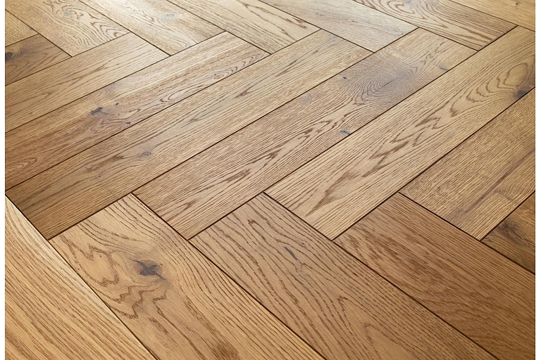Natural light oak parquet, that adds elegance to your spaces