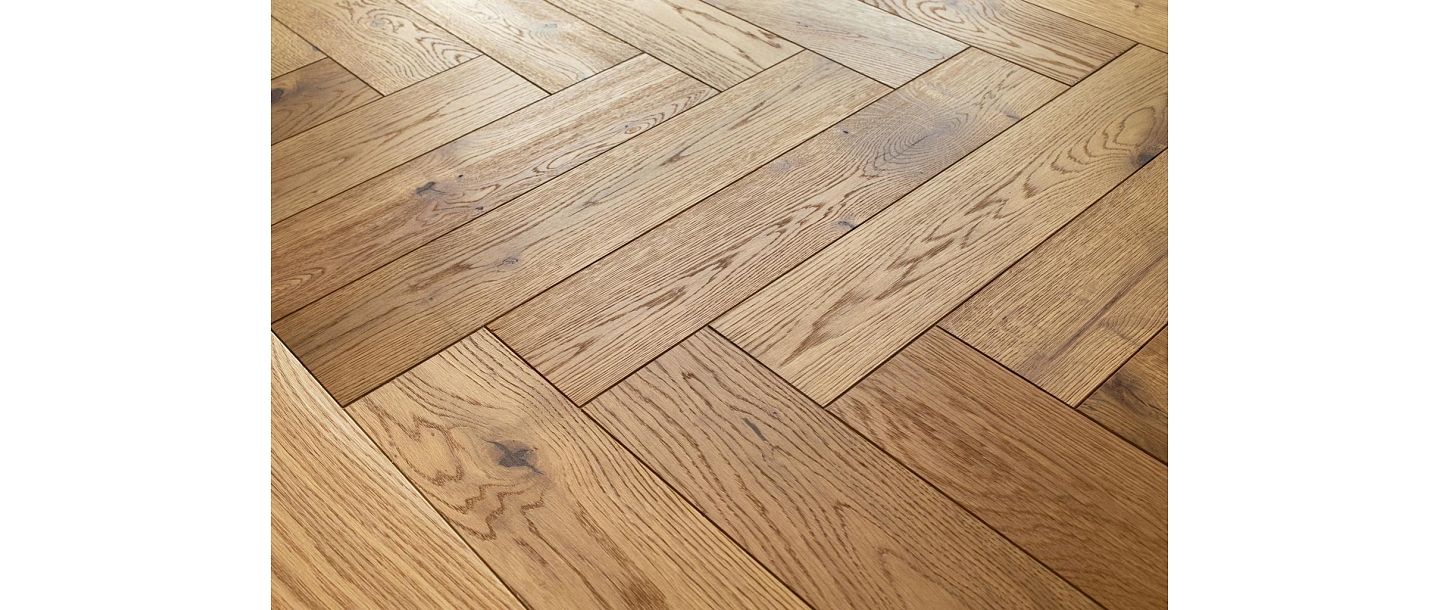 Natural light oak parquet, that adds elegance to your spaces