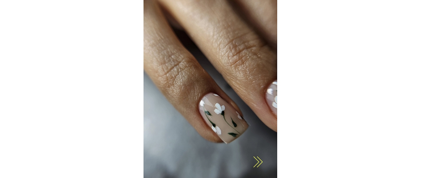 Floral nail design in nude tones