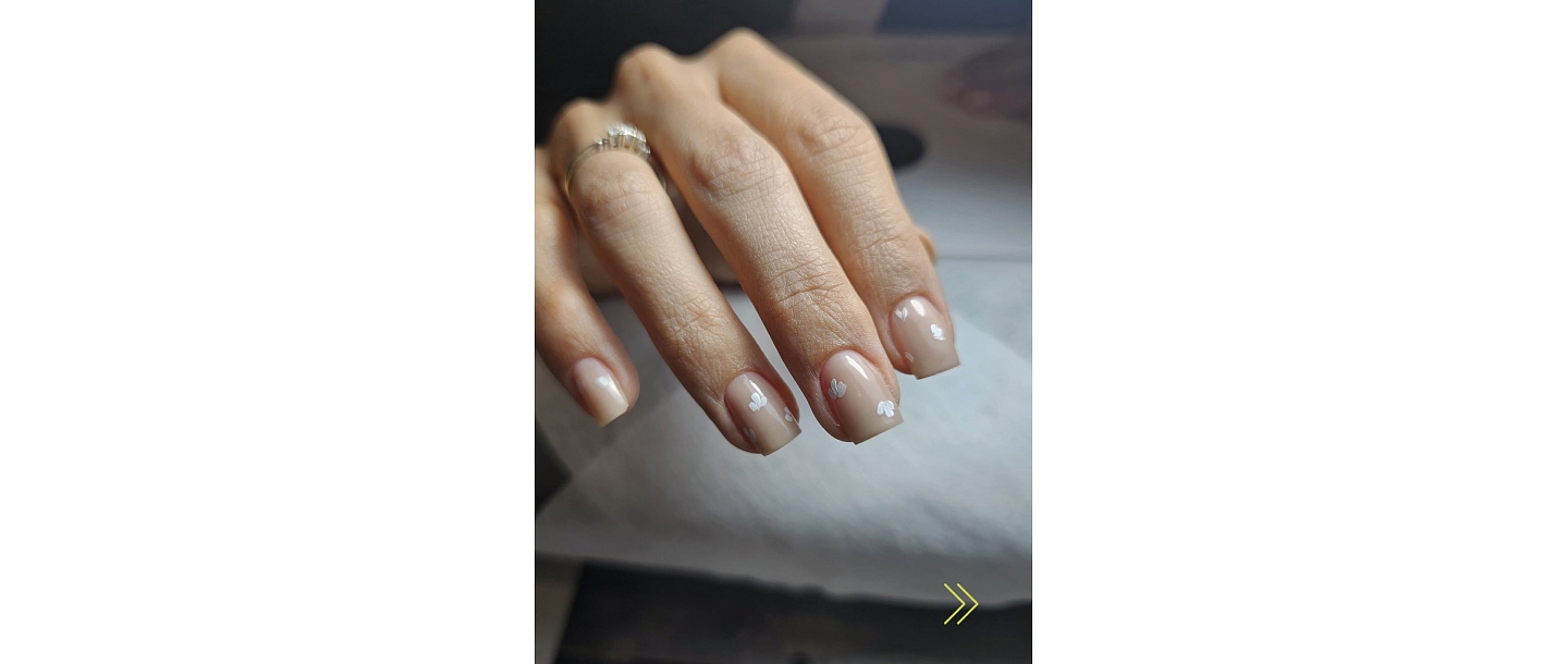 Gentle nude manicure with flowers